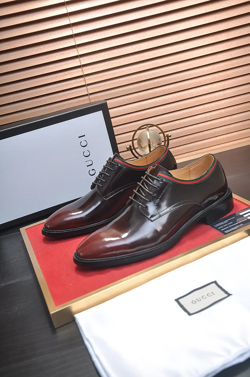 Men's shoes💰500💶Italy's top luxury men's shoe giant (GUCCI) (Gucci) (full cowhide lining) new arrival🍃Original European style🔰 Pleasant to the eye😍In order to make the shoes more durable and non-deformable🌀The production continues to follow traditional methods but there is still no lack of innovation💪Choose original sheepskin for the leather♻️ Smooth and natural And extra bright ⭐Made of imported cowhide, the first choice of rich people 38-45 (45 customized)